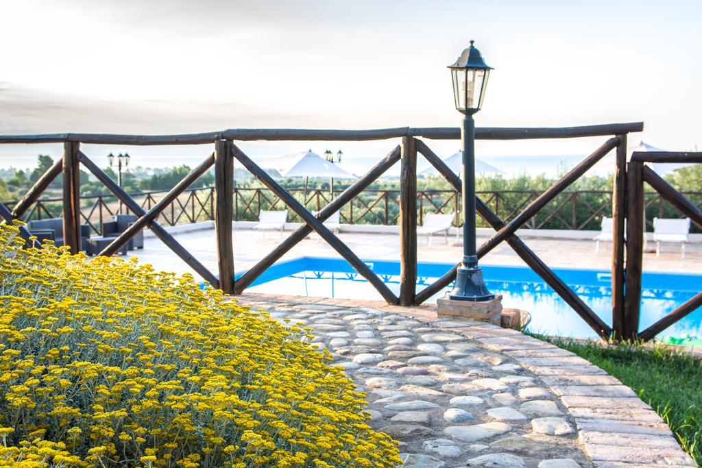 Le Colline Del Gelso-Masseria Mazzei Guest House Rossano Exterior photo